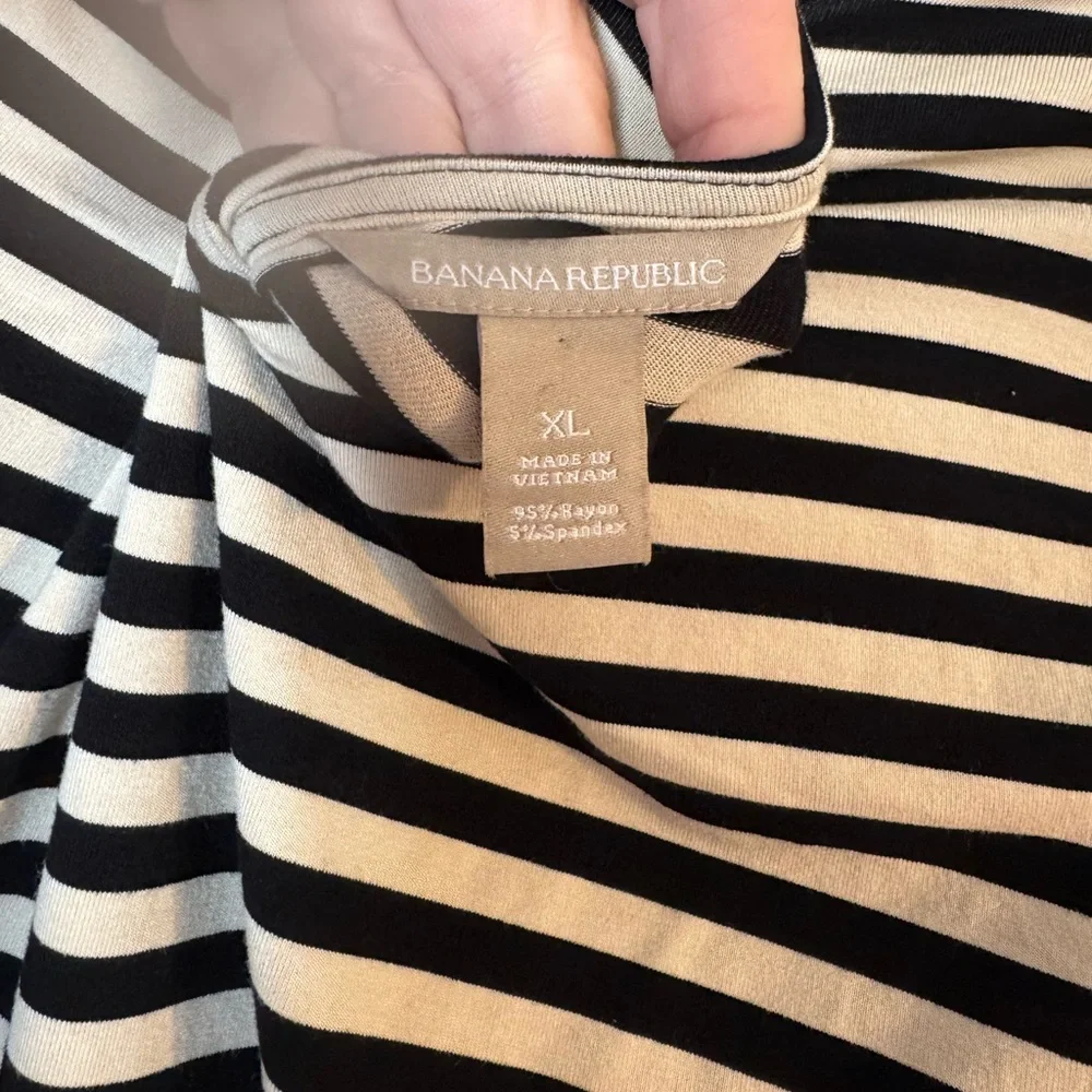 Banana Republic Black/Taupe mock Wrap Top   XLARGE    #V - Picture 7 of 7